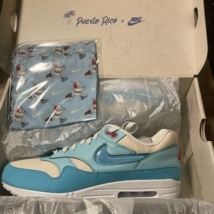 Size 10 and 11 on both colors and size 6 orange